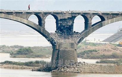 沱江一桥爆破现场