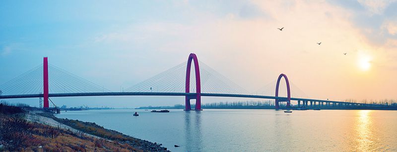 杭州高速公路桥桥面断裂，疑为堆土导致