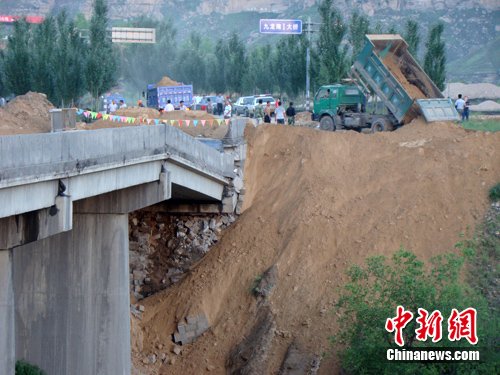 山西九龙湾大桥垮塌 山西九龙湾大桥垮塌